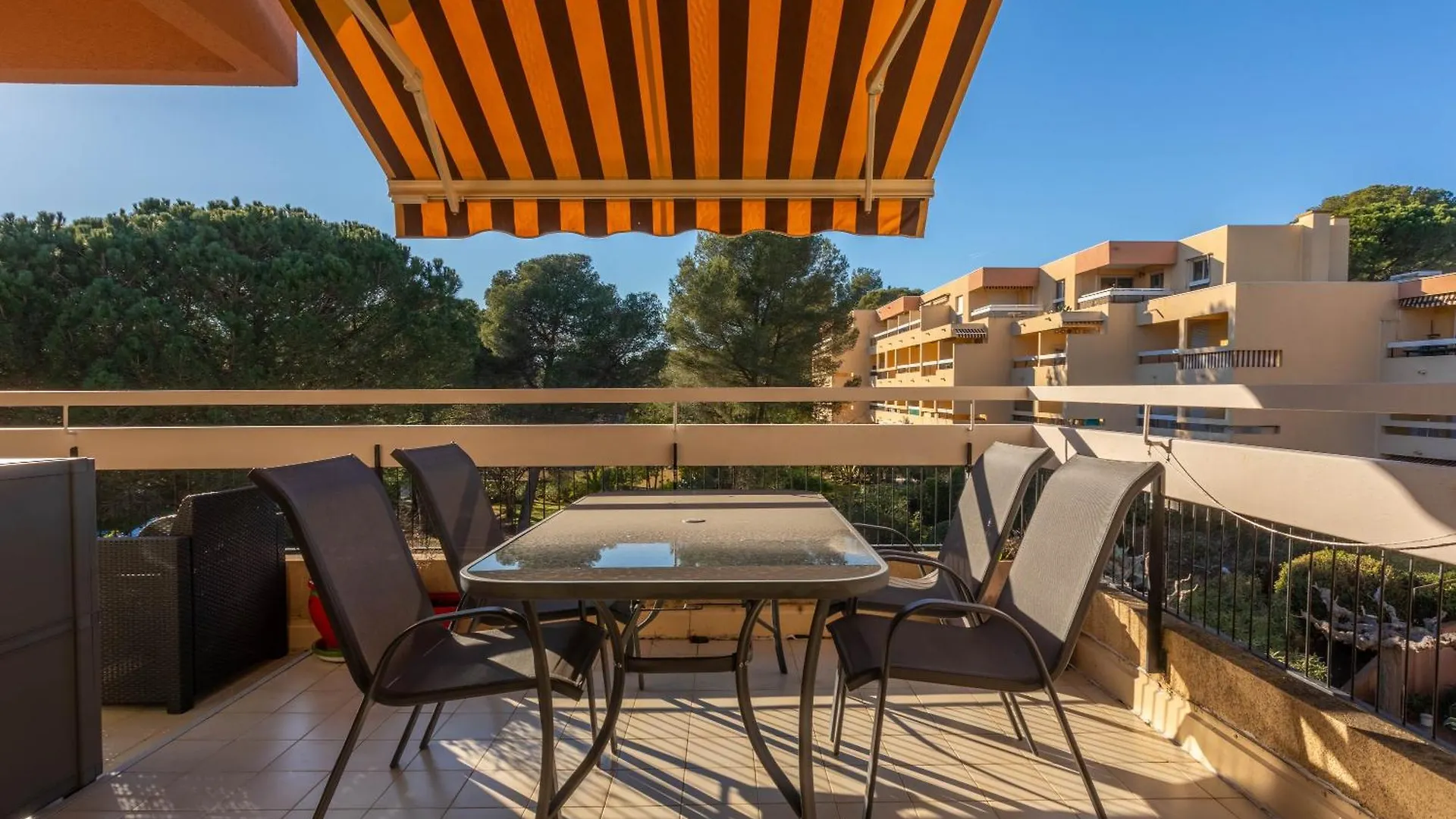 Appartement Boulouris contacts